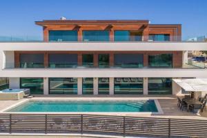 Villa Eligo mit 2 Whirlpools, Meerblick, Pool und Fitnessraum, Premantura