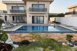 Villa Hirahan, Kas