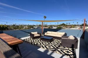 Oceanside Rooftop Retreat Sleeps 4 Guest house, Carlsbad