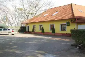 Czérna Vendégház Guest house, Tata