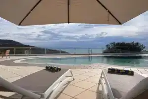 Luxury Villa with Pool and Garden, Ricadi