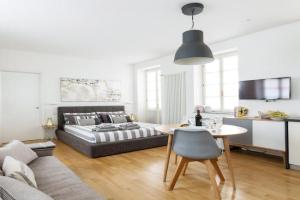 COSY and CHIC to the LAKE Guest house, Como