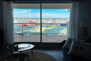 Résidence Pieds Dans L Eau - T2 tout confort avec vue bassin – 4 personnes MAE-0204 Apartments, Arcachon