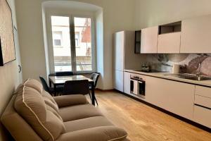 La Dimora - Elegante Trilocale in Centro a due passi dal Mare Apartments, Finale Ligure