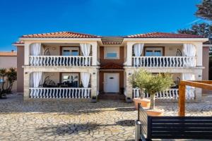 Apartments with parking space - 24090, Nova Poljana