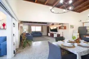 Colonial 2BR Apartment 2mins walk to beach, Sosua