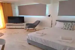 Modern apartment, Paleo Tsifliki