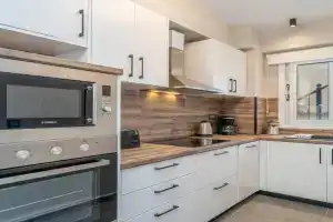 Sami Diamond Apartments, Sami