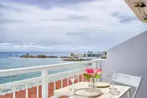 Serene Ocean Apartments, Haraki