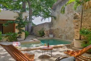 Colonial Charm, City Center, 2 BR- 10min walk to Cathedral, Pool, Private House, Merida