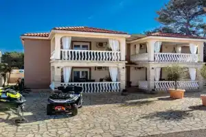 Apartments Quercus, Nova Poljana