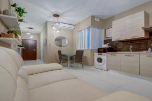 Fully equipped 1BR Apt with WIFI & AC in Gzira by 360 Estates Apartments, St Julians