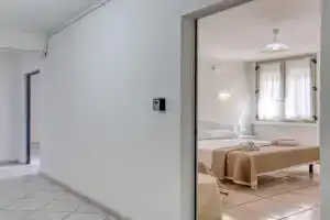 Camere almaredamarra a 50 m dalla spiaggia sabbiosa e 200 m dal centro Guest house, Torre San Giovanni