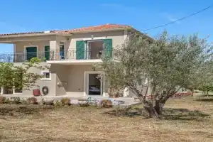 Panagis Apartments, Svoronata