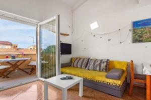 Apartment near Pula with Sea View Balcony, Medulin