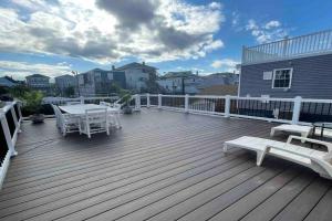 Big Deck Energy-1 block to Beach & Boardwalk Guest house, Atlantic City