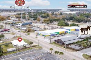 HOT Spot Near Cajun Dome and Moncus Park Sleeps 8 Apartments, Lafayette