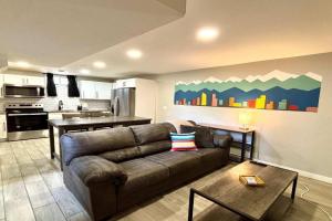 Gorgeous 2-King-Bed Lower Unit in Guest house, Denver