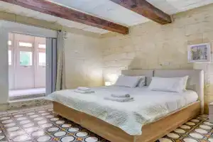 Historic Valletta 2BR Townhouse with Charm & Central by 360 Estates, Sliema