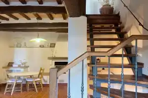 Romantic Escape in Medioeval Passignano -Lake View Guest house, Passignano sul Trasimeno