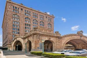 Placemakr Downtown at The Pennsylvanian Hotel, Pittsburgh