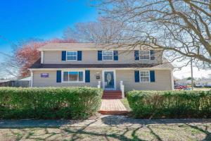 Sojourn Spacious Family Retreat with Fenced Backyard Guest house, Chesapeake