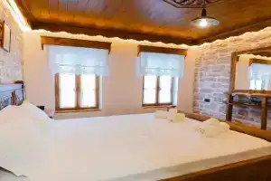 Villa 24, Gjirokaster