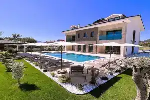 Villa SAHRA EXCLUSIVE - Family-Friendly Luxury Villa in Centre with Large Private Pool & Garden, Dalyan