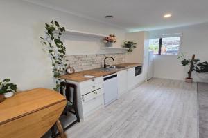 Executive 1-Bedroom Apartment-Secure & Handy Bethlehem Location, Tauranga