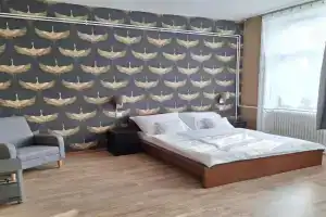Sziget Apartman, Tata