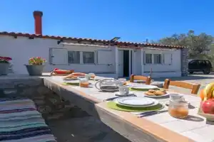 Billys House, Lardos