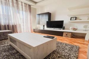 Elena apartman, Vrane