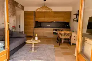 Villa Oasis, Vera