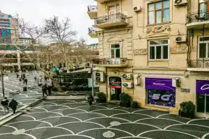 TheHouse İn The Fountain Square, Baku