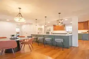 Luxury 4 BDR, OKC, Walk 2 OU Med, 4 King Bed Guest house, Oklahoma City