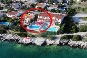 Seaside family friendly house with a swimming pool, Trogir - 10336, Seget Vranjica