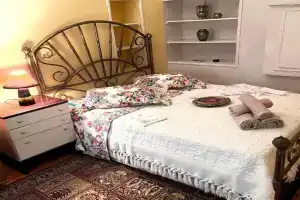 1RETRo HoUsE, Mytilini