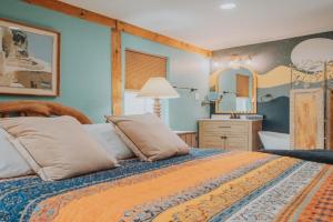 3 King Beds Hot Tub Arcades 5 Baths Guest house, Albuquerque