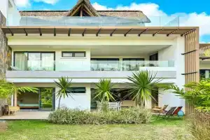 River & Pool Oasis - Modern 159sqm Apt, Mauritius Apartments, Black River