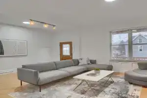 Modern and Spacious Four Bedroom House in with Parking, Pittsburgh