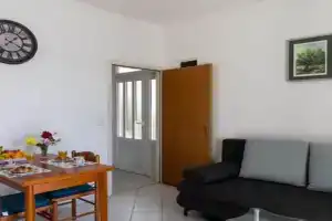 House Ra ica - One Bedroom Apartment with Terrace and Sea view 3, Molonta