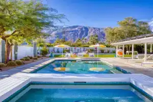 Puerta Del Sol - 2BR Oasis Retreat Guest house, Palm Springs