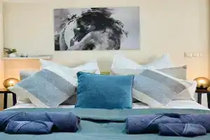 MoonDayHomes - TopLocation I 4Persons I Gallery Maisonette Boutique Apartment PERA, Offenbach