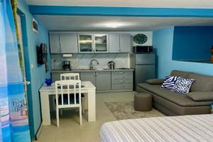 Sutomore Panorama Studio, Bar