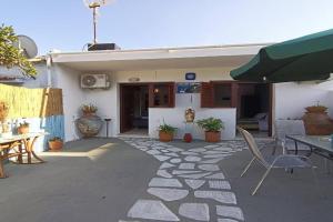 Blue Dolphins 2 bedroomed house with court yard, Skiathos Town