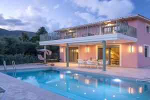 Valley House, Vasiliki