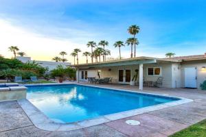 Vintage Paseo Getaway Guest house, Palm Desert