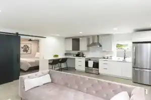 1BD 1BA-Black&White ArtBNB Cottage-Antique Row WPB, West Palm Beach
