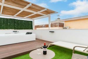 Stylish 3BD with Rooftop Jacuzzi - Las Artes Guest house, Malaga