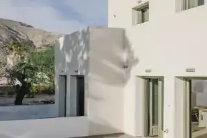 Apeiron Apartments, Perissa
